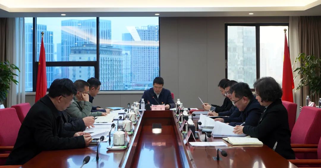 省beat365集团党委理论学习中心组召开2025年第一次专题学习研讨
