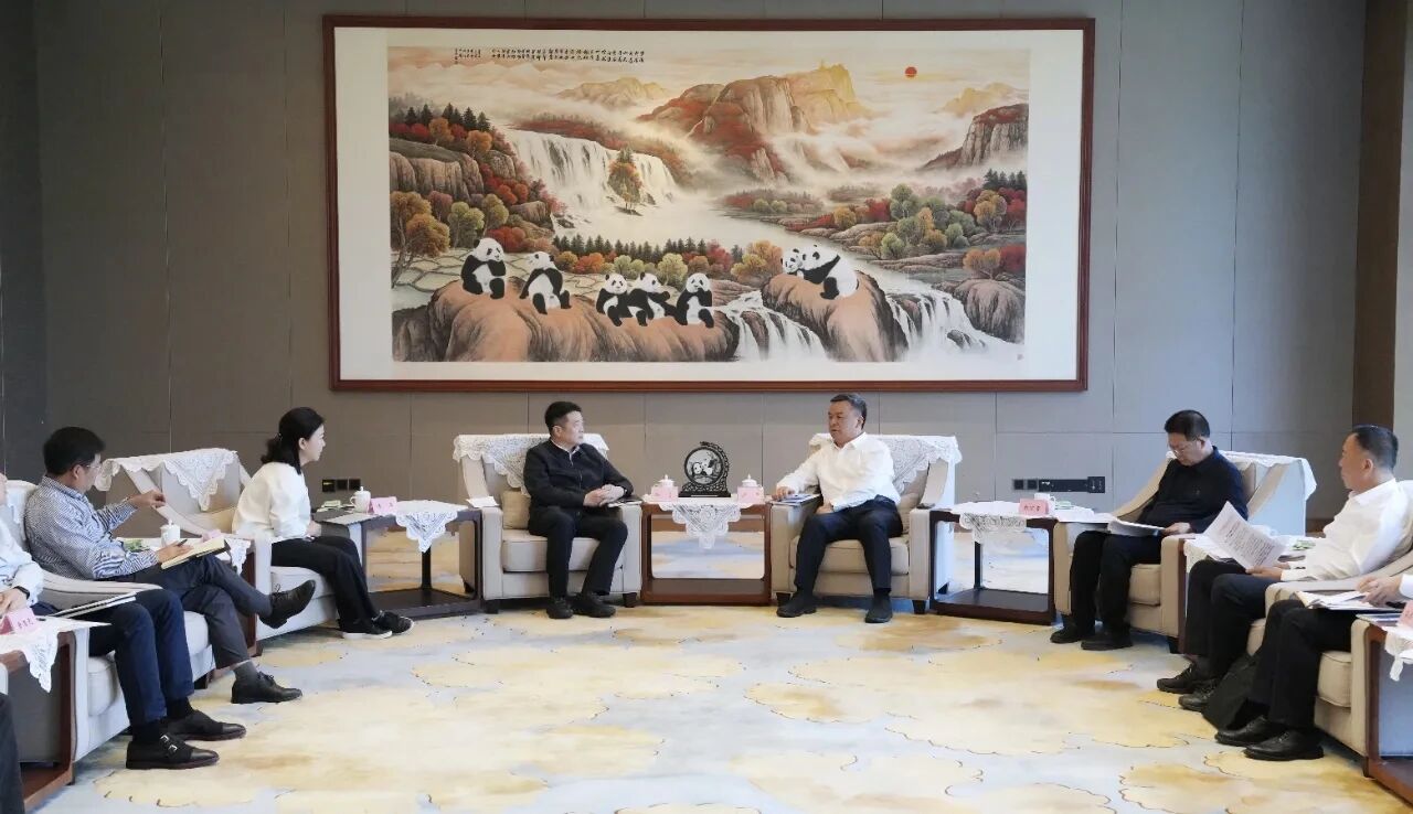 f0c78031-e69c-4a0f-be58-f695c36c8a7c 省beat365集团与乐山市开展座谈交流